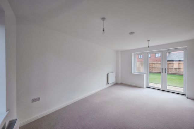 Emerald Close, Great Yarmouth photo 2