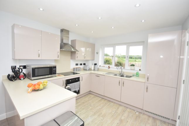 7, The Croft, Whitchurch photo 2