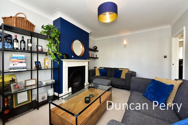 43, Laurel Avenue, Potters Bar photo 3