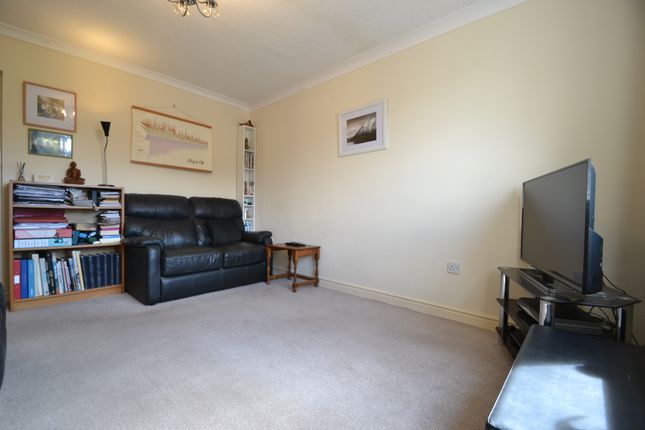 32, The Larches, Newport photo 4