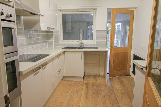 28, Summer Shard, South Petherton photo 2