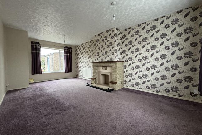 32, Carstairs Avenue, Swindon photo 2
