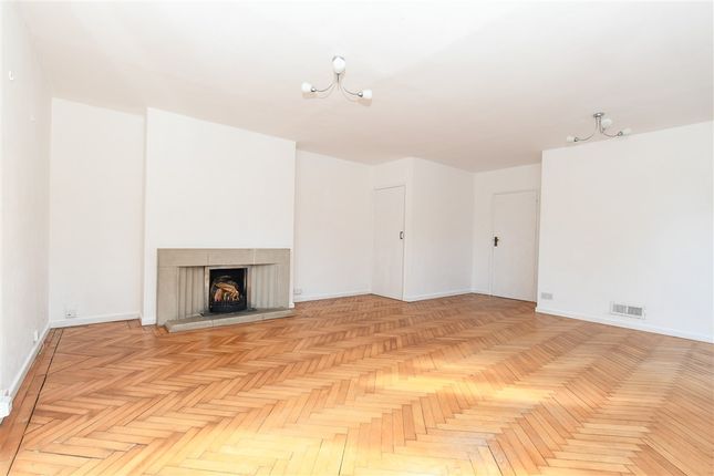 Vicarage Lane, Horley photo 4