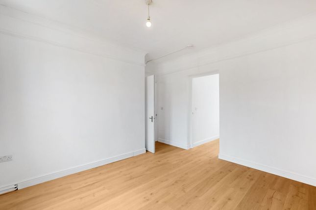Flat 9, The Square Peabody Estate Fulham Palace Road, London photo 3