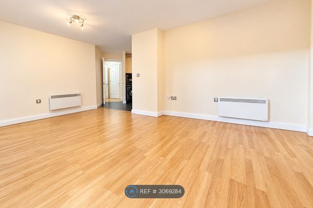 Flat, Uxbridge Road, Ealing photo 4