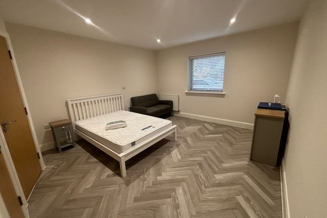 Flat 14, Milton Keynes photo 3