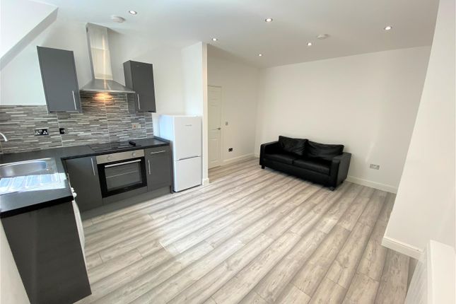 Flat to rent in Charles Street, Leicester