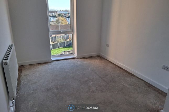 Apt, Archers Corner Mark Rake, Wirral photo 3