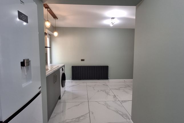 9, Bromley Avenue, NEWARK photo 4