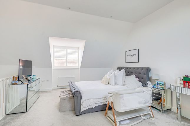 25, Shallows Avenue, Southend-on-sea photo 3