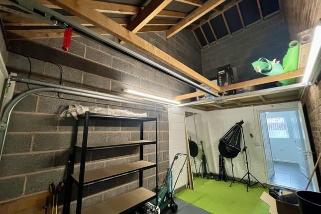 7 Chiltern Road, Swadlincote photo 3
