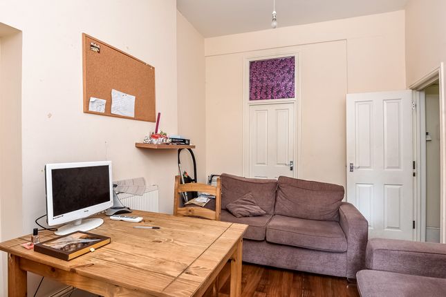 Flat to rent in Junction Road, Holloway Archway, London