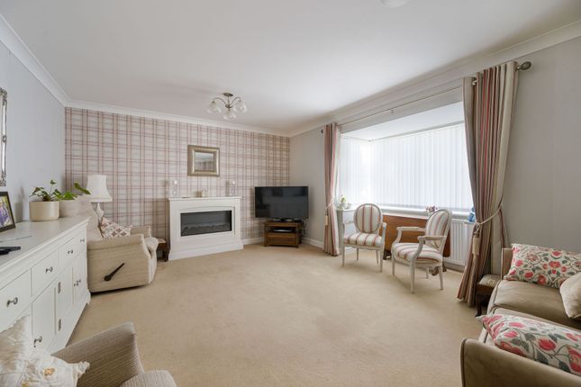 2 Lunn Close, Horncastle photo 2