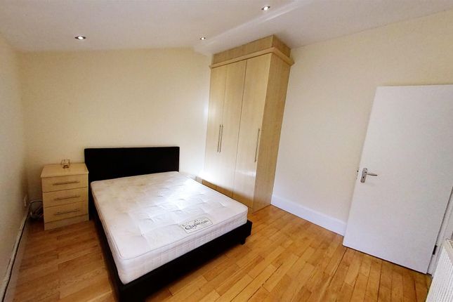Flat 5, 81, Chiltern Street, London photo 4