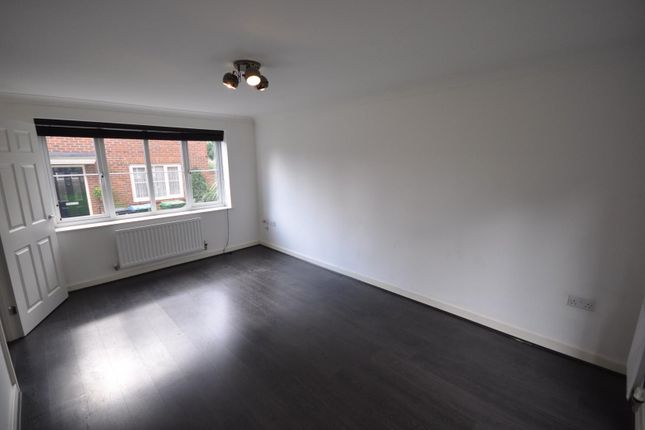 15, Albanwood, Watford photo 4