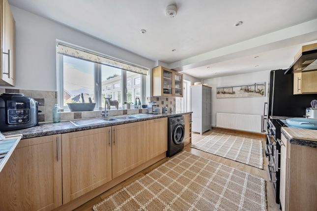 10, Elmside, Milford, Godalming photo 4