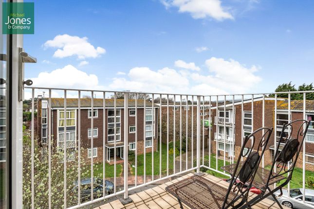Flat to rent in Dorchester Gardens, Grand Avenue, Worthing, West Sussex