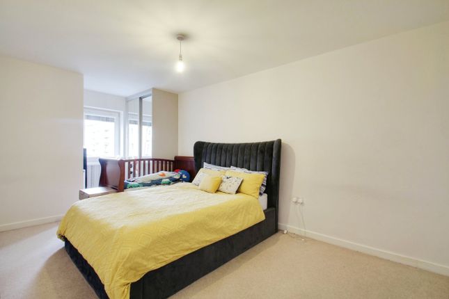 Flat 16, Regents Lodge, Porters Way, West Drayton photo 4