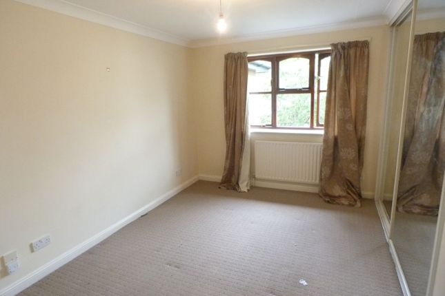 Ashley Park Road, WALTON-ON-THAMES photo 5