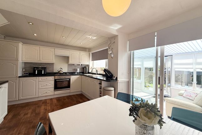 4, Chaucer Crescent, Kidderminster photo 2