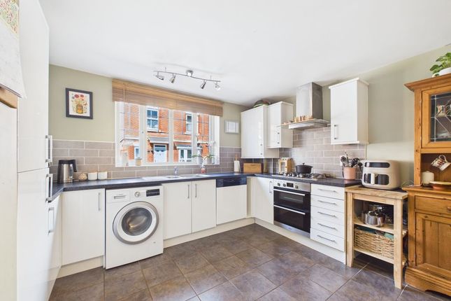 85, Bartletts Elm, Langport photo 3