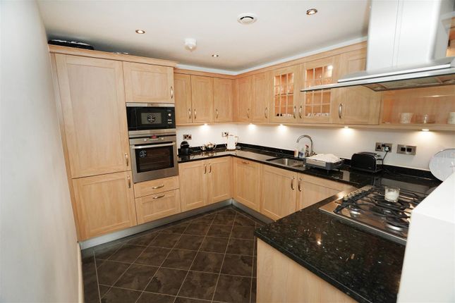8 Bloomfield, Markland Hill, Bolton photo 3