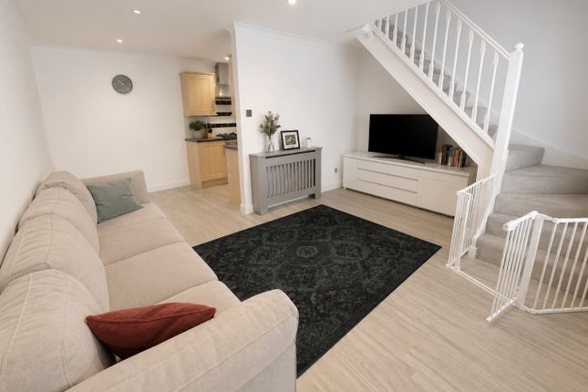 25 Evergreen Way, Luton, Bedfordshire photo 2