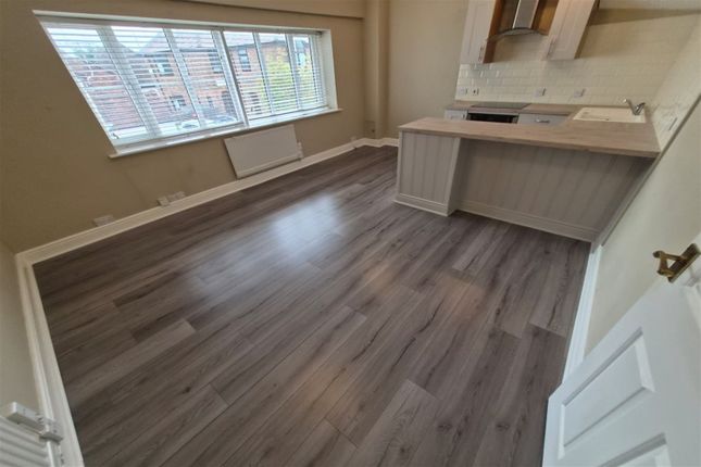 Flat 1, 1 Devon House, 18 Bridge Street, Godalming photo 4