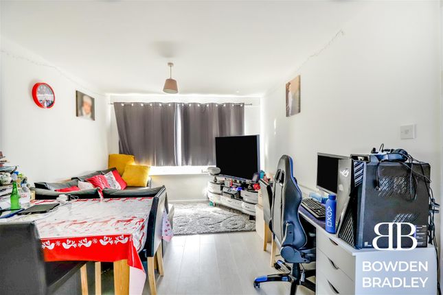 Flat for sale in Mulberry Way, Ilford