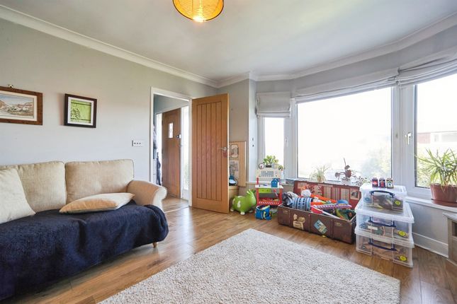 26, Hill Clough Grove, Keighley photo 4