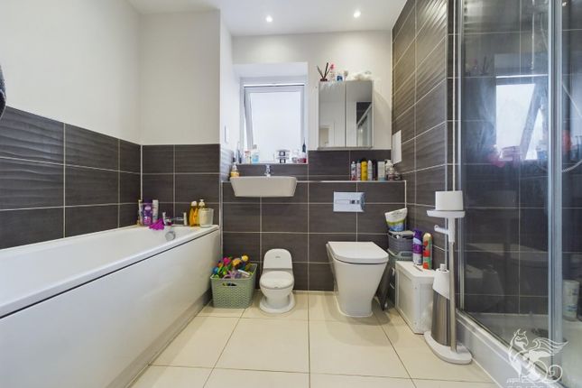 Flat for sale in Falcon Way, South Ockendon