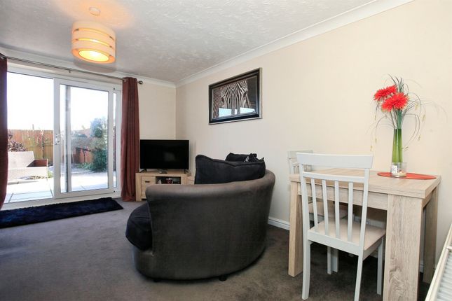 23, Fieldfare Drive, Peterborough photo 3