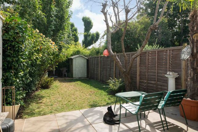 34, Stronsa Road, London photo 4