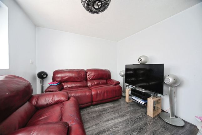 24, Osprey Walk, Luton photo 2