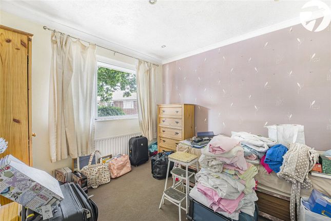 2, Bramble Avenue, Dartford photo 4