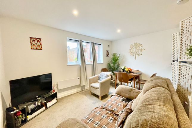 Flat 1 Florist Court, Cullompton photo 3