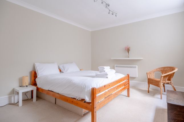 Thumbnail Flat to rent in Gloucester Terrace, London W2. All Bills Included. (Lndn-Bay493)