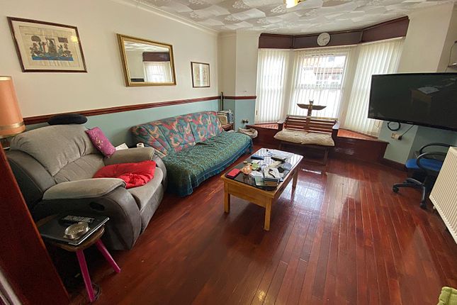 20, Corporation Road, Cardiff photo 5
