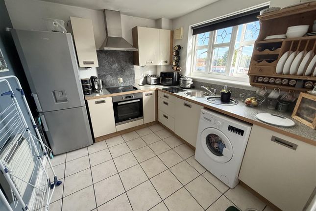 44, Rollesby Gardens, St. Helens photo 4