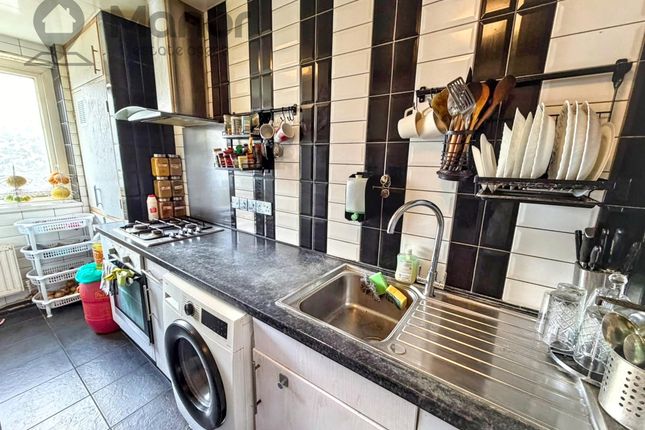 Flat 22, London photo 3