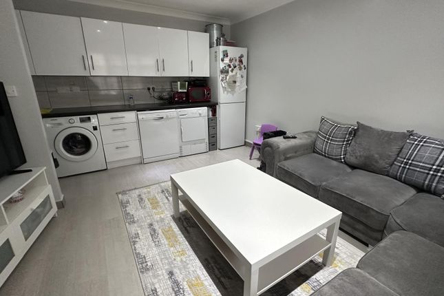 Property to rent in Gladstone Mews, Wood Green