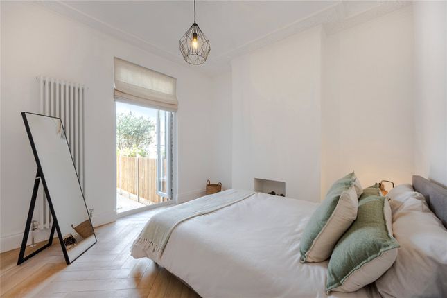 Flat for sale in St Albans Crescent, Wood Green, London