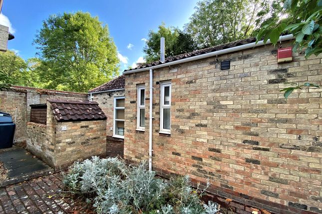 Thumbnail Detached bungalow to rent in Pearces Yard, Grantchester, Cambridge