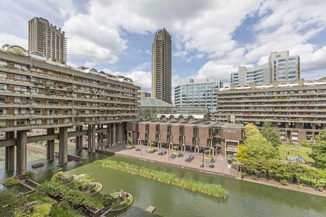 Thumbnail Flat for sale in Barbican, London