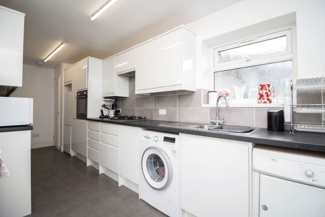 160 Harrow Way, Watford photo 4