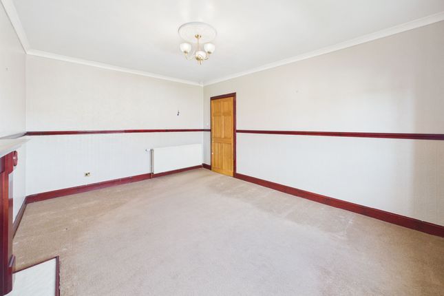 15 Sunnyside Drive, Bargeddie photo 4