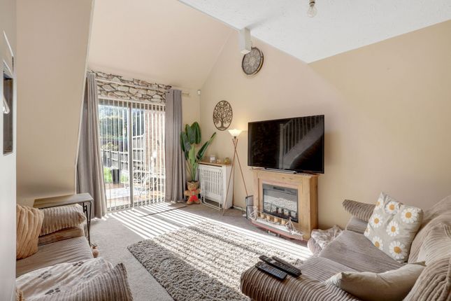 11 Herons Court, Nottingham photo 3