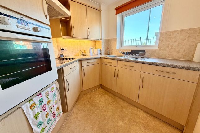 Flat 12, Dickens Court Harold Road, Margate photo 2