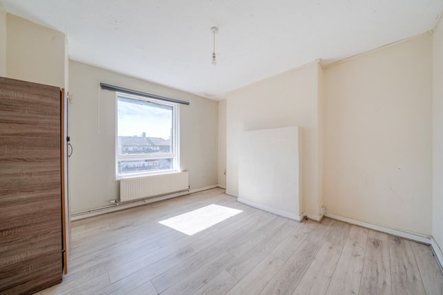 Flat 25, Gray House,, King & Queen Street, London photo 4