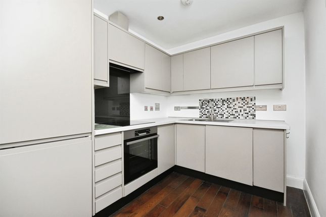 Flat 7, Roth House, 125-127, High Street, BRENTWOOD photo 4